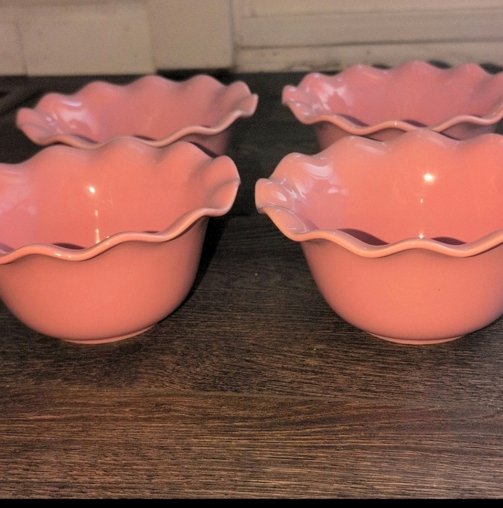 Paris Hilton Pink Ruffle Bowls Set Of Four - Picture 3 of 4